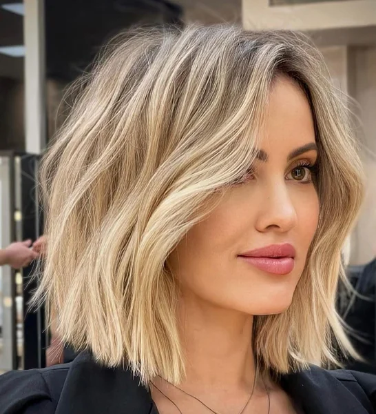 Chic Sun-Kissed Blunt Bob with Soft Waves