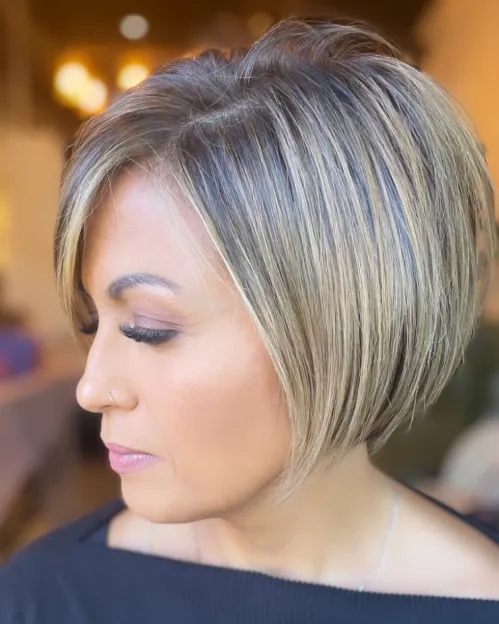 60 Unbeatable Haircuts for Women over 40 to Take on Board in 2025