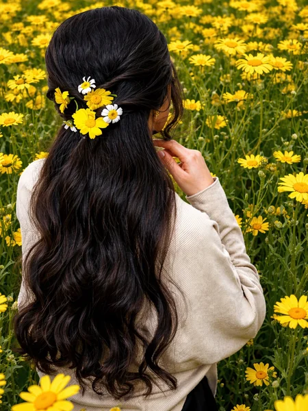 Easy Half-Up Twist with Daisies