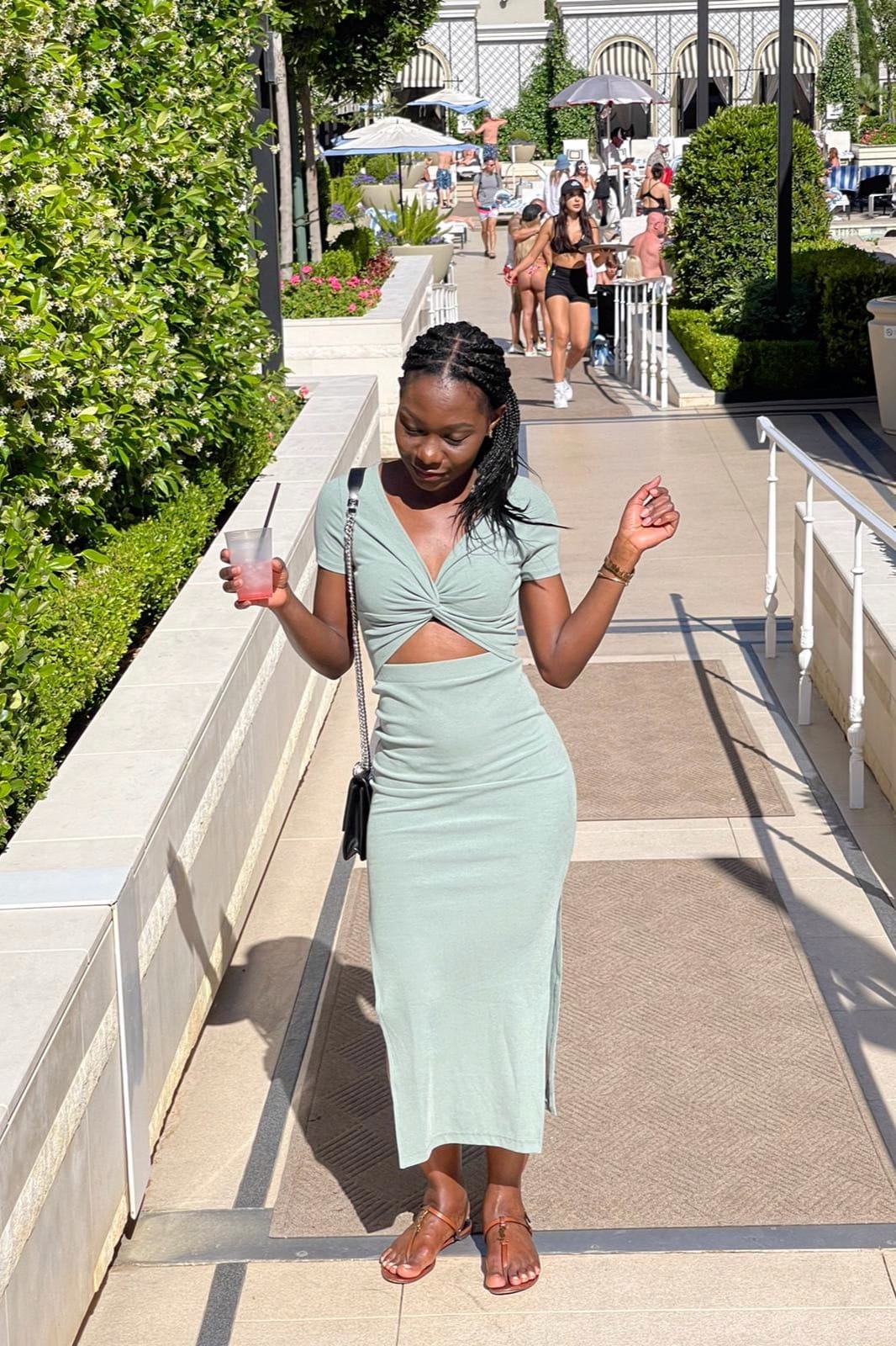 What to Wear on a Beach Vacation: Outfit Ideas For 2024