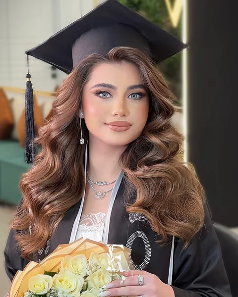 Long Wavy Highlights Under Graduation Cap