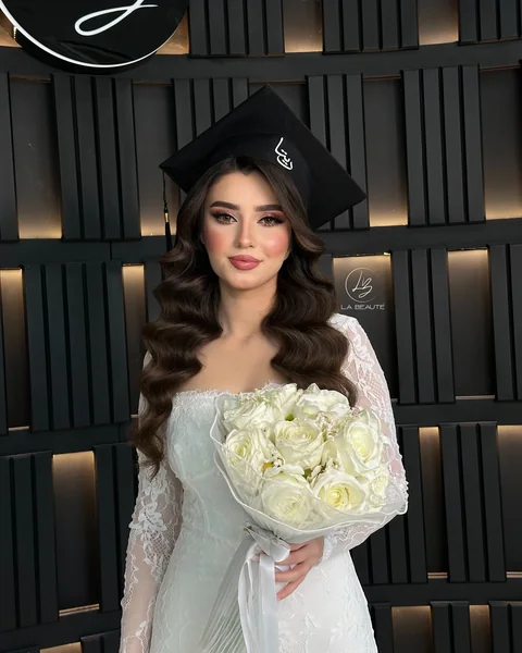 Glamorous Waves for Graduation Cap