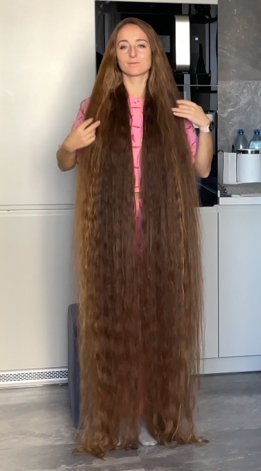 VIDEO - Super thick beyond floor length hair