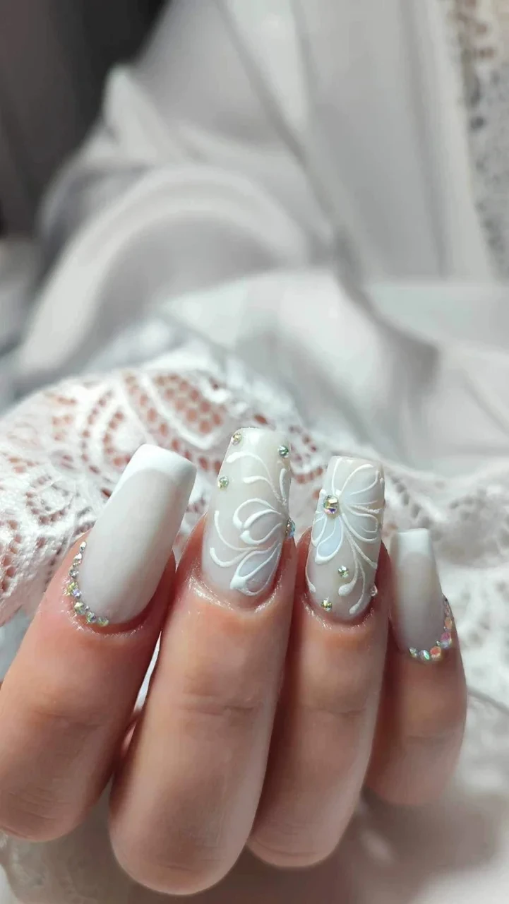 Bridal nails: The trends in manicure for 2024