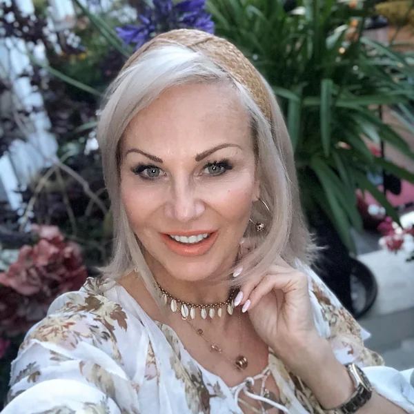 Platinum Lob with Headband Over 50
