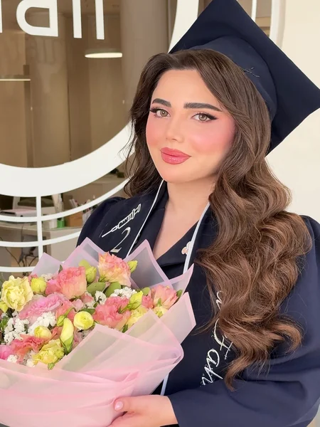 Wavy Side-Swept Look Under Navy Cap