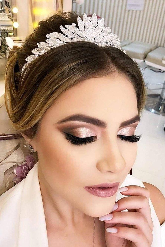 Wedding Makeup: 50 Looks For Brides [2024 Guide + Expert Tips]