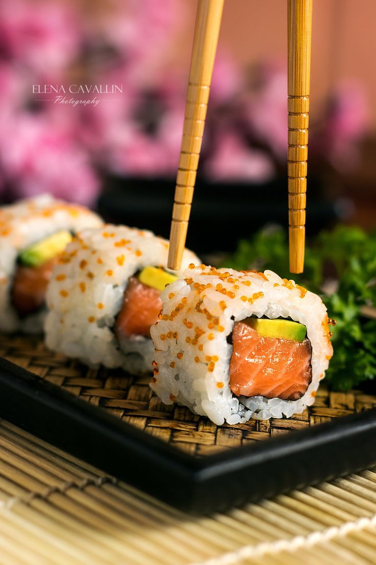 Pin di Carina C C Pereira su Buffet de sushi | Cibo, Cibo squisito ...