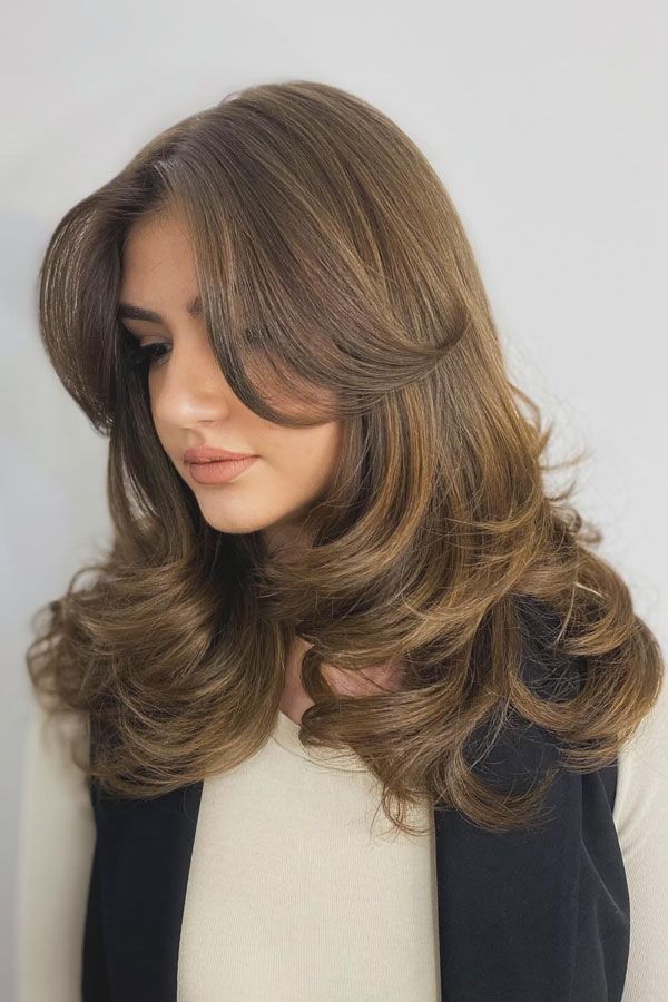 20 Cute Long Layered Butterfly Haircut & Hairstyle Ideas