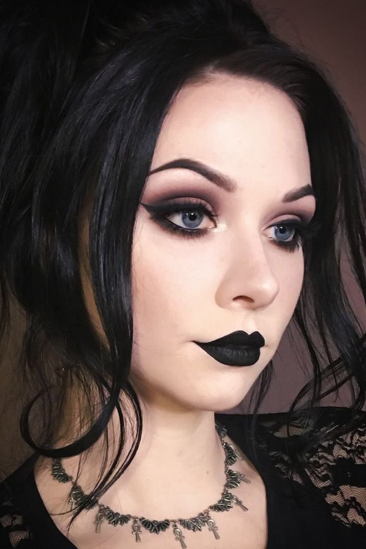 10 Goth Makeup Looks You Need to Try