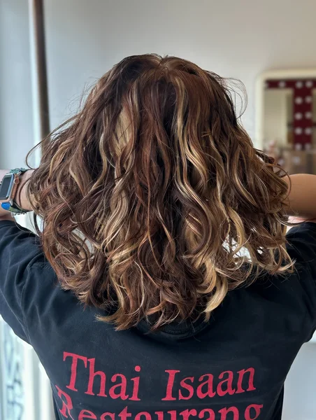 Wavy Calico Hair with Brown Base and Blonde Highlights