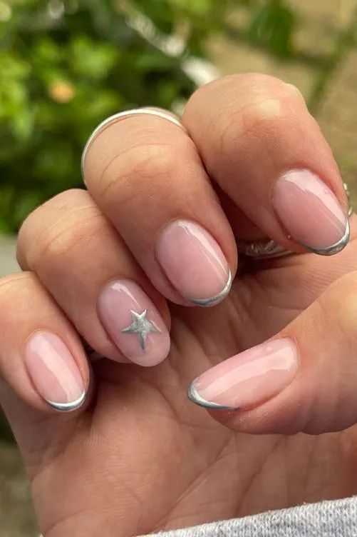 40+ Classy 4th of July Nails - the gray details