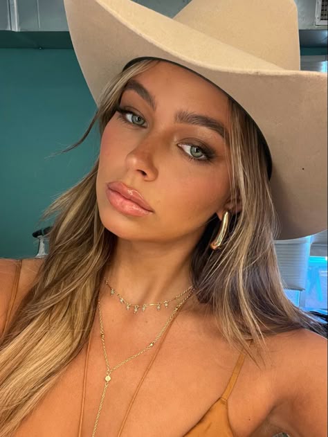 Western Cowgirl Makeup Looks