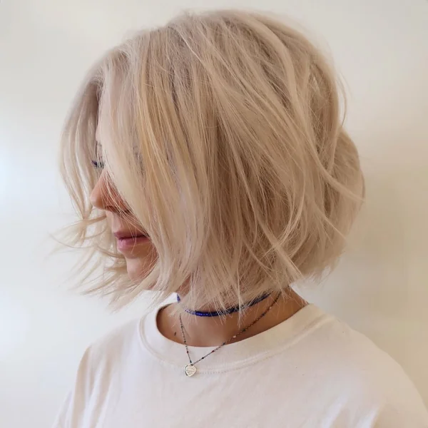 Airy Platinum Chin Bob with Voluminous Texture