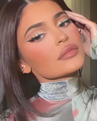 The Social Media Buzz: Kylie Makeup's Online Presence The Social Media Buzz: Kylie Makeup's Online Presence