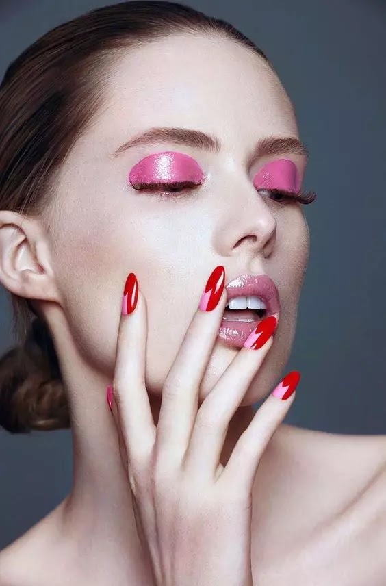 How do I make a love heart with gel-red nails? How do I make a love heart with gel-red nails?