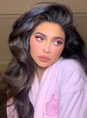 The Social Media Buzz: Kylie Makeup's Online Presence The Social Media Buzz: Kylie Makeup's Online Presence