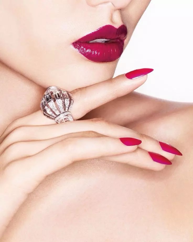 Are red nails in style? Are red nails in style?