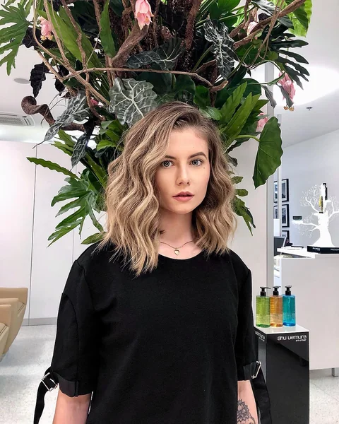 Beachy Wavy Balayage Lob with Subtle Layers