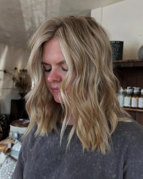 Beachy Wavy Lob with Bright Money Piece