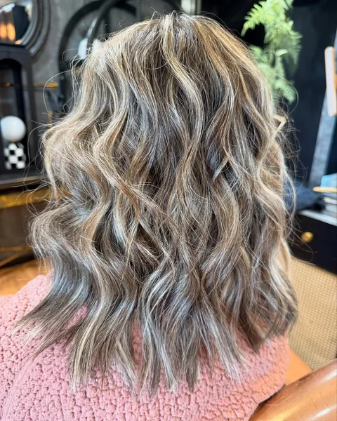 Bouncy Chin-Length Wavy Bob with Side Part
