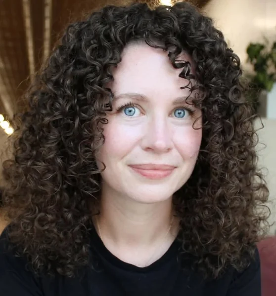 Bouncy Medium Layers for Coily Brown Curls