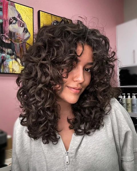 Bouncy Medium Layers for Extreme Curl Volume