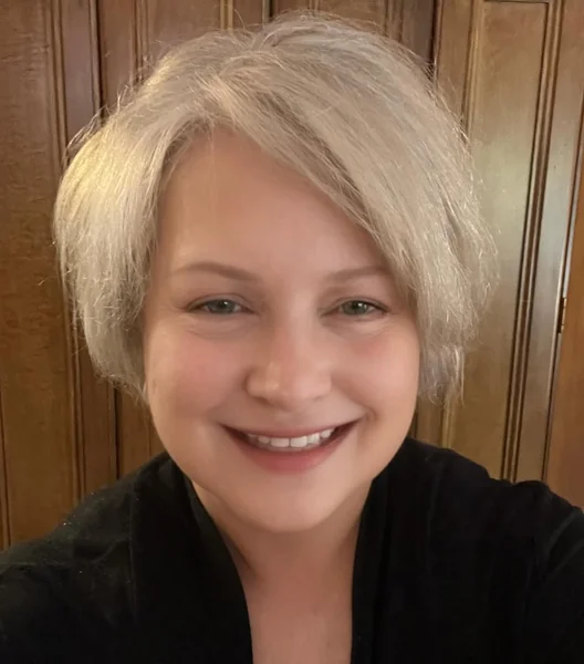 Chic Feathered Silver-White Pixie Bob