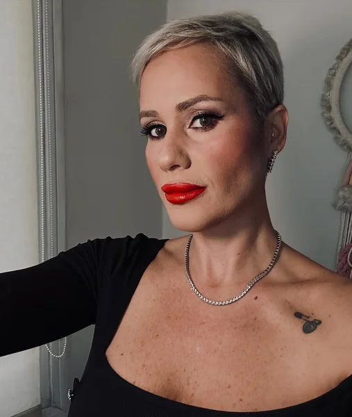 Chic Platinum Blonde Short Textured Pixie