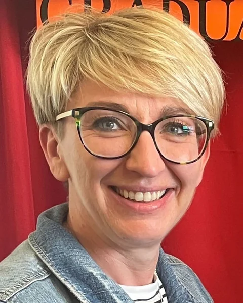 Chic Textured Blonde Pixie with Sweeping Fringe
