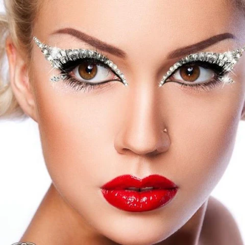 10 Amazing Glitter Makeup Looks Ideas for Special Occasions – L ...