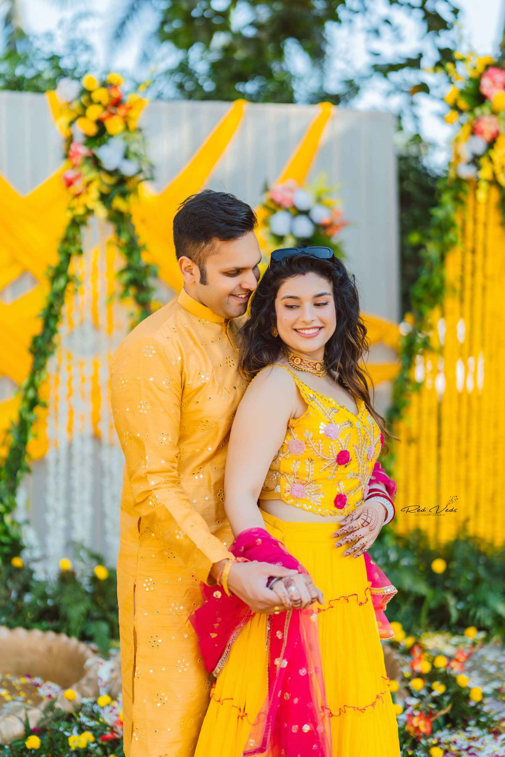 Red Veds: Best Couple Poses for Indian Wedding Photography