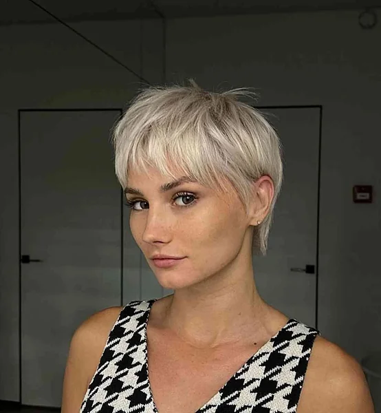 Edgy Platinum Pixie with Choppy Micro-Layers