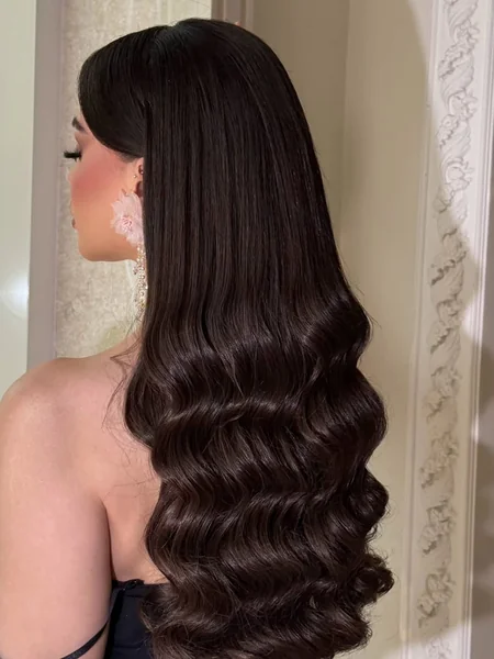 Glamorous Extra-Long Hollywood Waves for Thick Hair