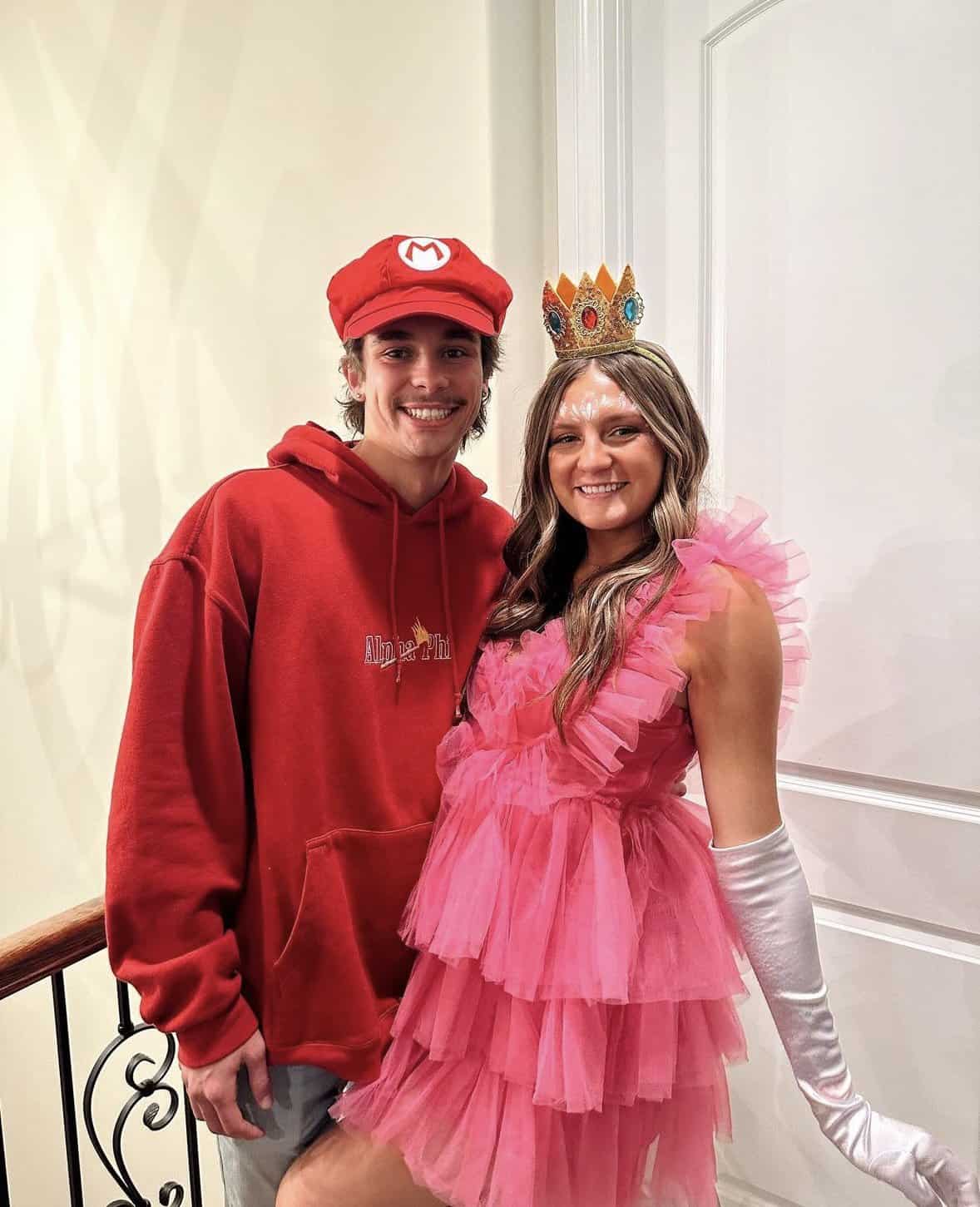 42 Best Couple Costumes Your Friends Will DIE Over - By Sophia Lee