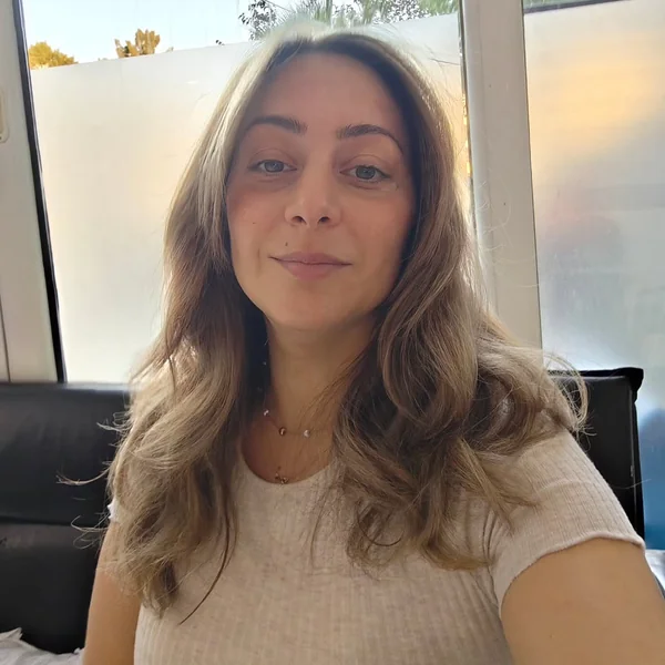 Long Bronde Hair with Lived-In Soft Waves