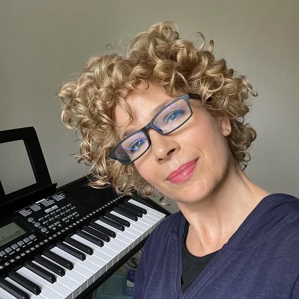 Short Bouncy Blonde Crop with Highly Defined Curls