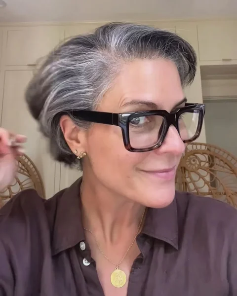 Sleek Graduated Silver Bob for a Polished Look