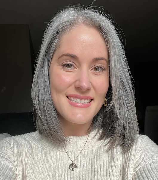 Sleek Silver Collarbone Bob for Density