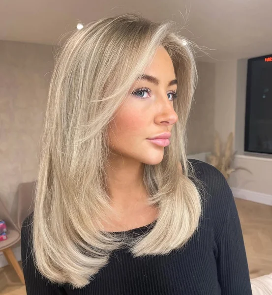 Smooth, Layered Medium Cut with Face-Framing Lift