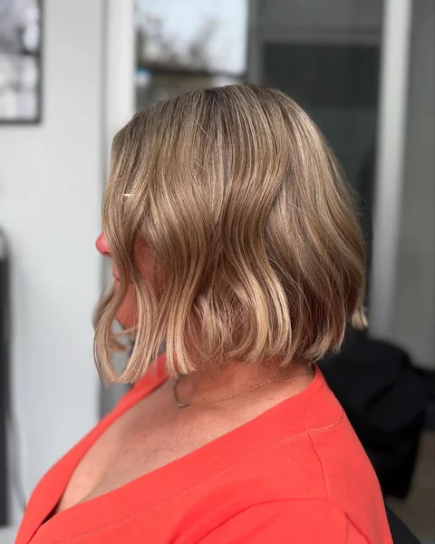 Soft Wavy Bob with Honey Blonde Shine