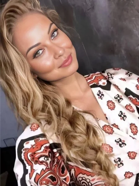 Sun-Kissed Long Wavy Layers for Amazing Volume