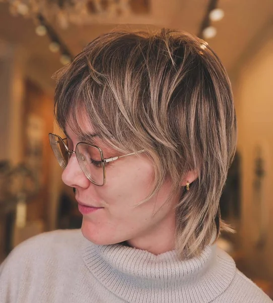 Textured Short Shag with Feathered Crown Volume