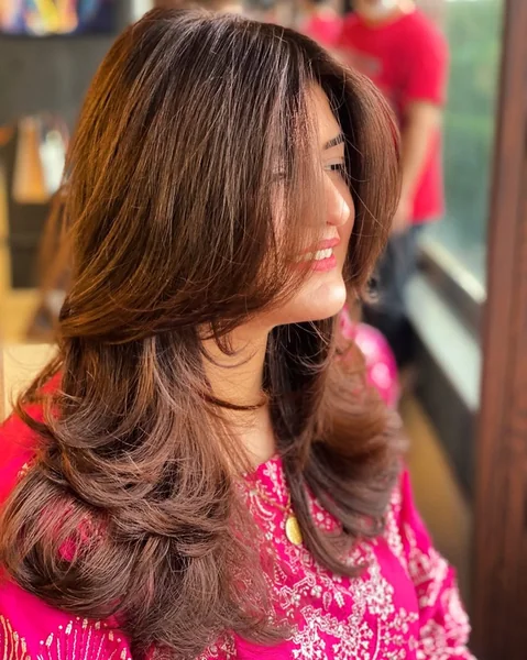 Voluminous Layered Medium Cut with Feathered Ends