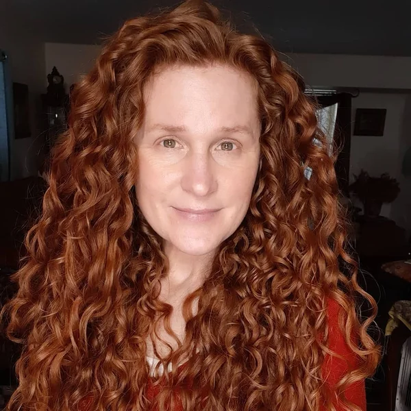 Voluminous Red Ringlets: Long, Defined Natural Curls