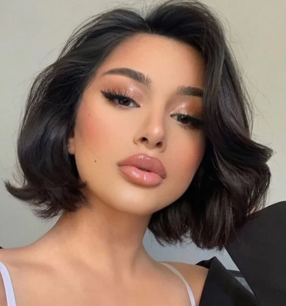 Voluminous Wavy Dark Bob with Bouncy Ends