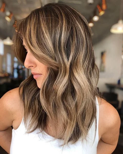 Wavy Bronde Balayage Lob with Face-Framing