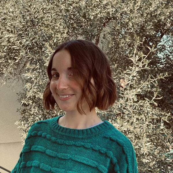 Wavy Chin-Length Bob for Maximum Body