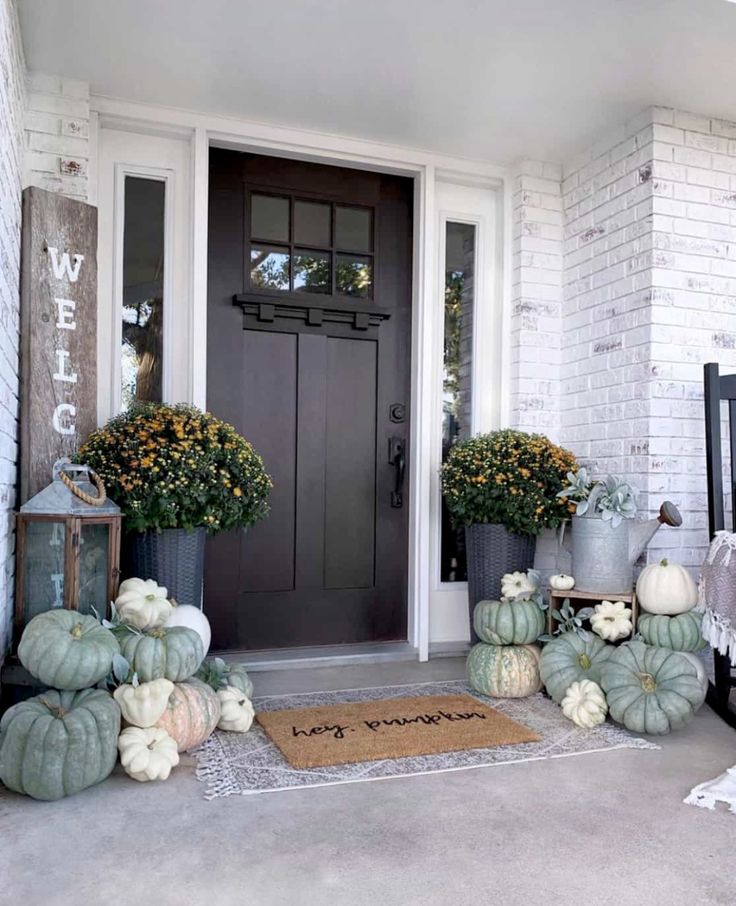 20+ Beautiful And Festive Fall Front Porch Decorating Ideas