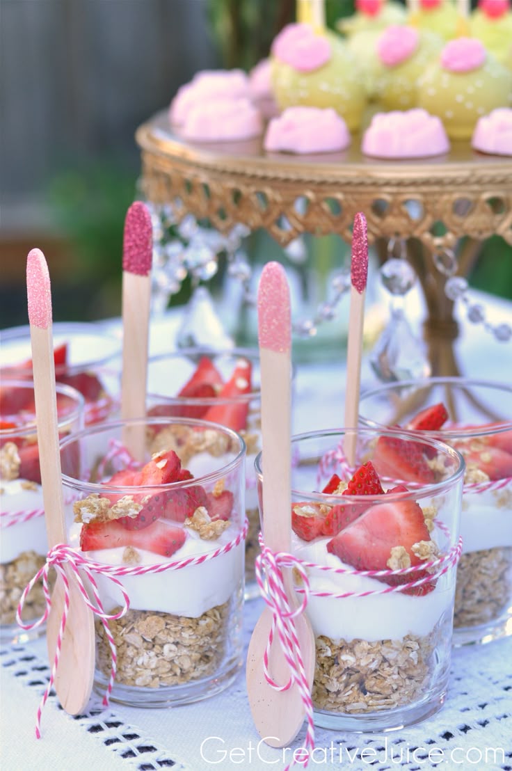 Mother's Day Brunch Guide. Recipes and Cocktails to Celebrate Mom